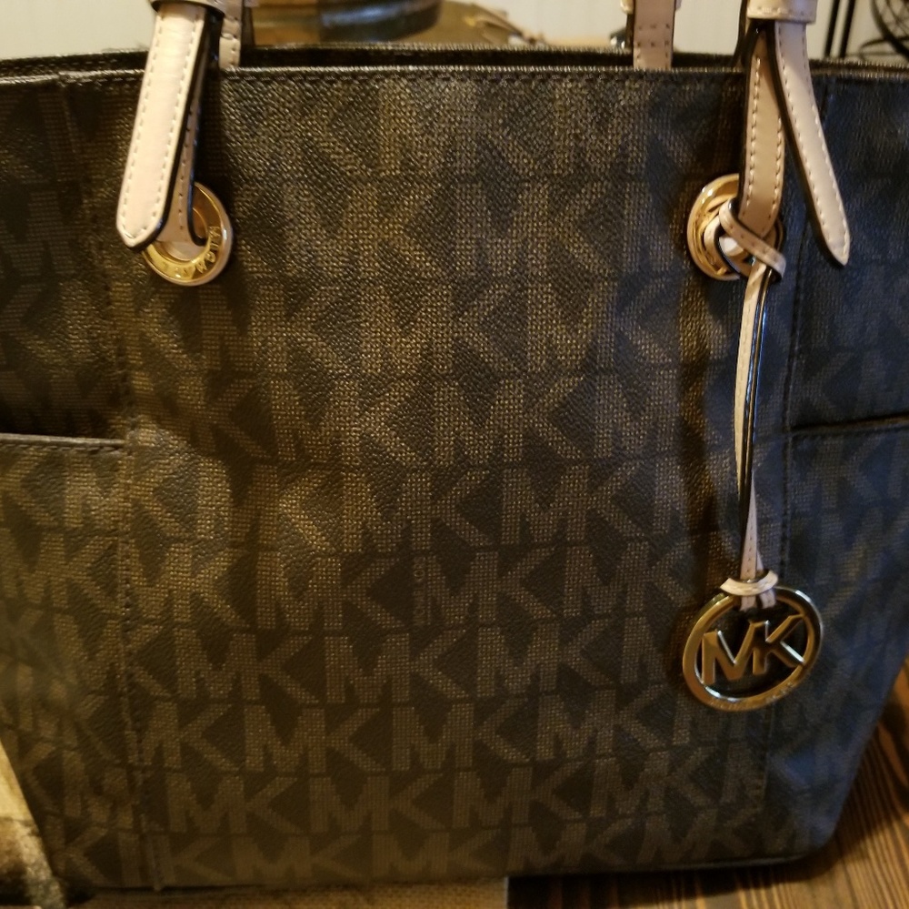 Micheal Kors tote handbag - Picture 5 of 7